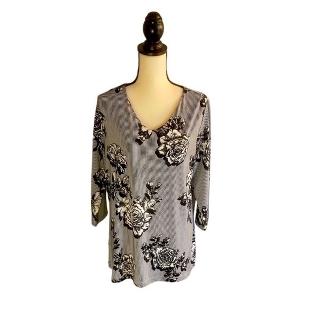 Sara Morgan Floral Top Size Large